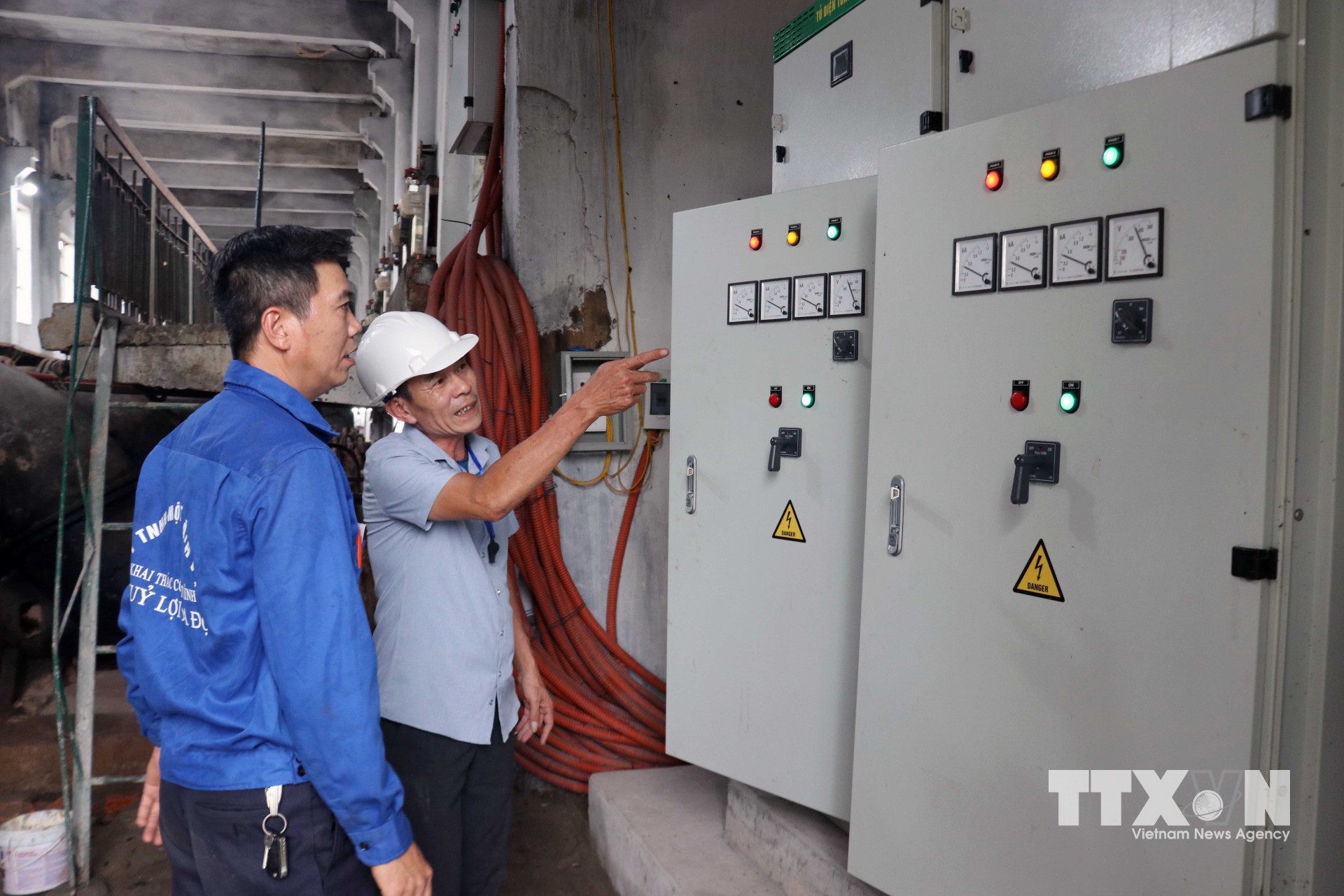 Trạm khai thác công trình thủy lợi Trung Trang thuộc Công ty TNHH MTV Khai thác công trình thủy lợi Đa Độ (Hải Phòng) ứng dụng công nghệ vào sản xuất. (Ảnh: Hoàng Ngọc/TTXVN)
